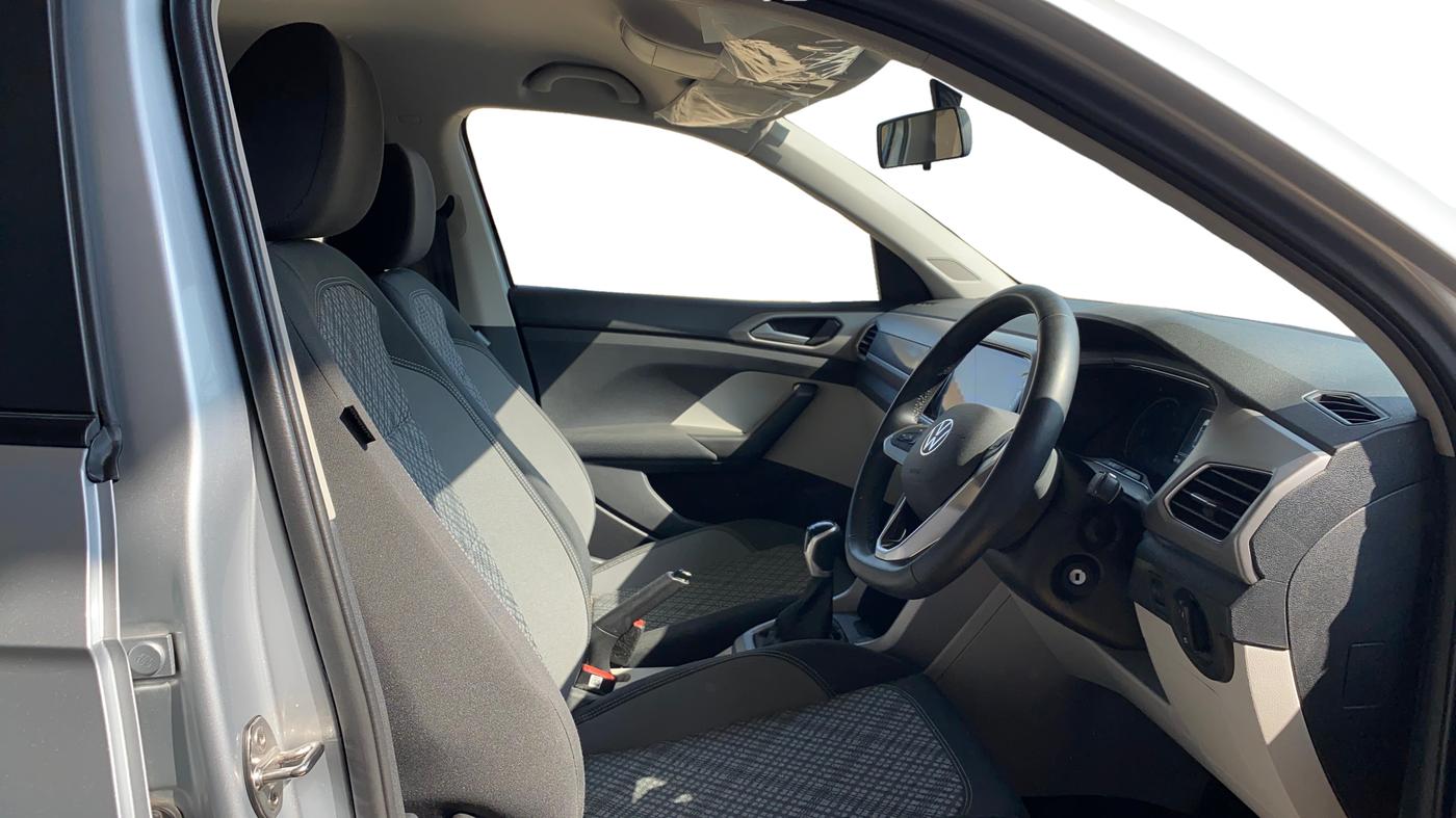 2024 Volkswagen TAIGUN HIGHLINE 1.0 TSI MT, Petrol, Manual, 4,698 km, Right Side Front Door Cabin