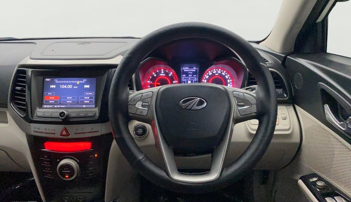 2021 Mahindra XUV300 W8 (O) 1.5 DIESEL AMT, Diesel, Automatic, 1,06,183 km, Steering Wheel Close Up