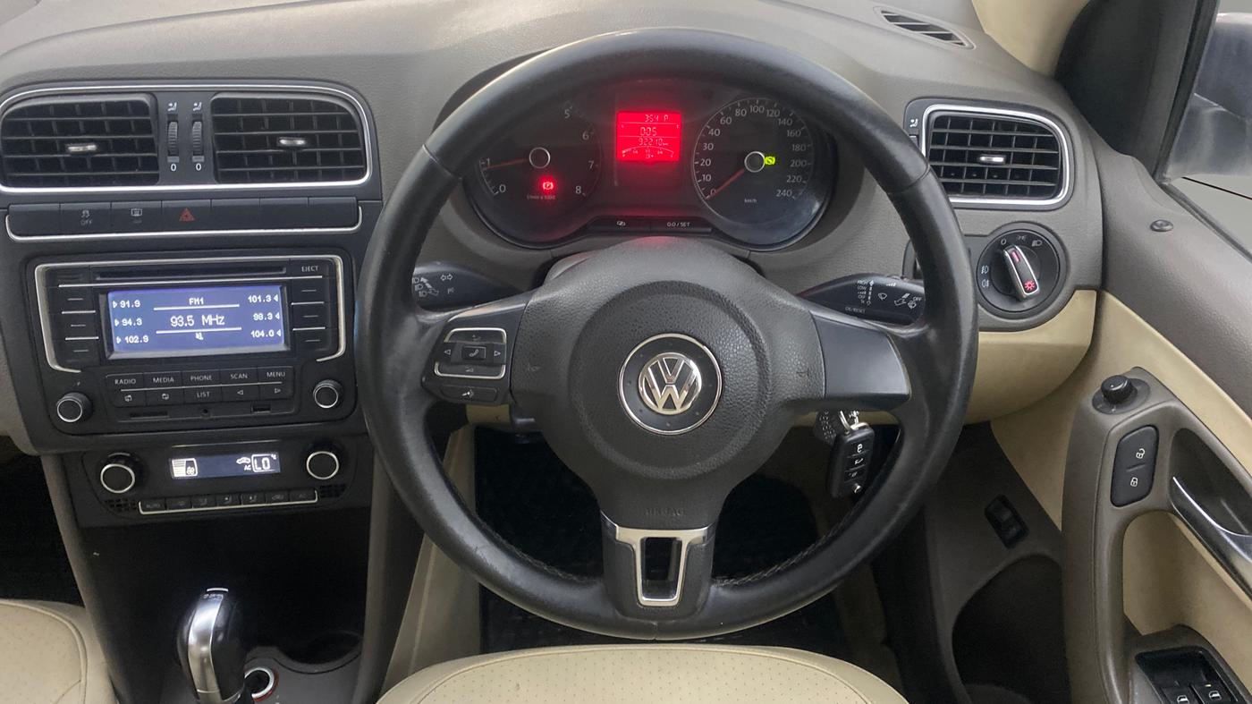 2014 Volkswagen Vento HIGHLINE PETROL AT, Petrol, Automatic, 93,694 km, Steering Wheel Close Up
