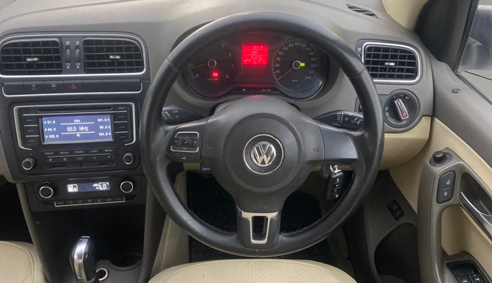 2014 Volkswagen Vento HIGHLINE PETROL AT, Petrol, Automatic, 92,209 km, Steering Wheel Close Up