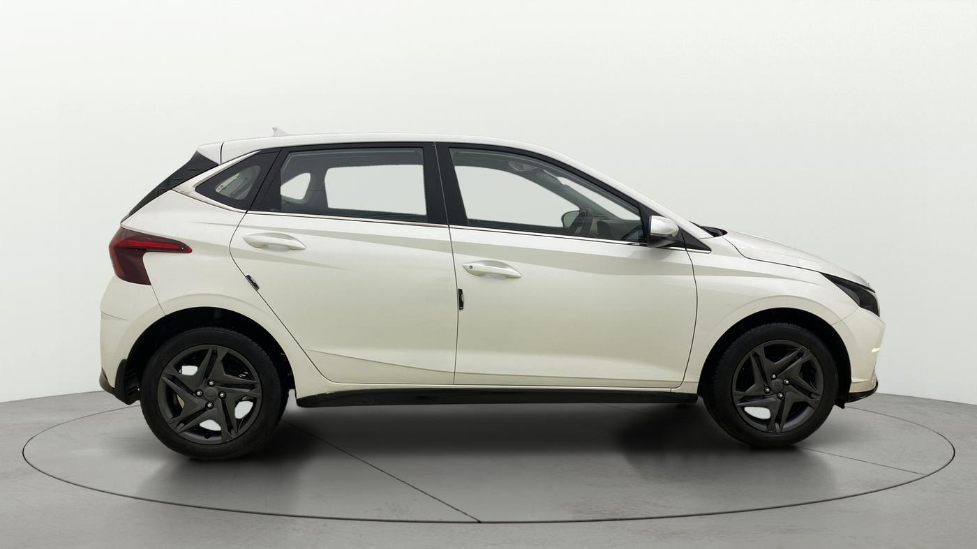 2022 Hyundai NEW I20 SPORTZ 1.2 MT, Petrol, Manual, 16,581 km, Right Side View