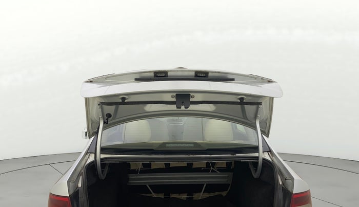 2015 Skoda Rapid AMBITION 1.6 MPI MT, Petrol, Manual, 1,43,066 km, Boot Door Open