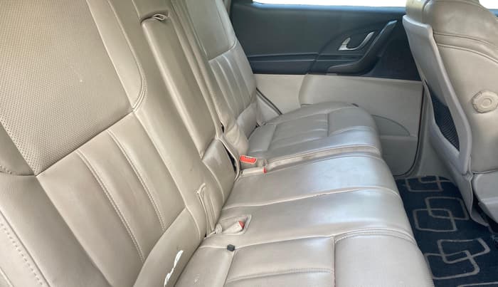 2017 Mahindra XUV500 W10 AT, Diesel, Automatic, 84,161 km, Right Side Rear Door Cabin