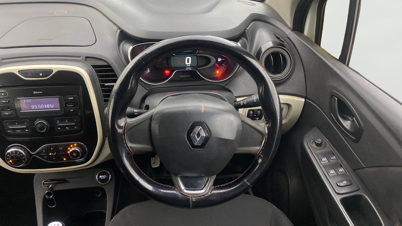 2019 Renault Captur RXE PETROL, CNG, Manual, 90,051 km, Steering Wheel Close Up