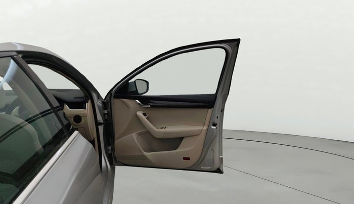 2016 Skoda Octavia AMBITION PLUS AT 1.8 TSI, Petrol, Automatic, 92,840 km, RHS Front Door