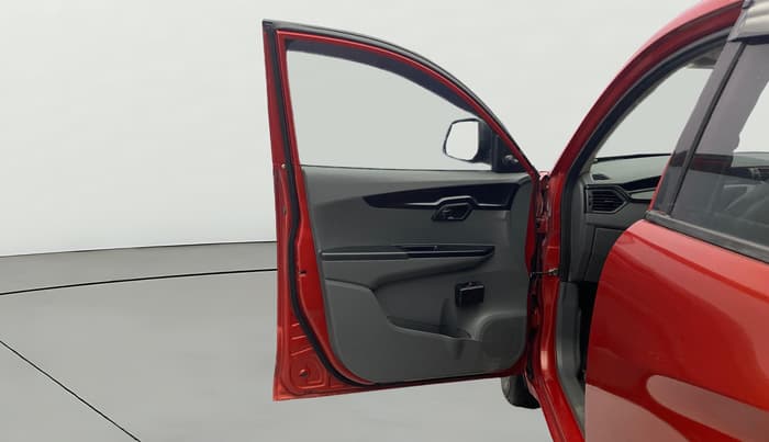 2018 Mahindra Kuv100 K8 6 STR, Petrol, Manual, 66,771 km, LHS Front Door
