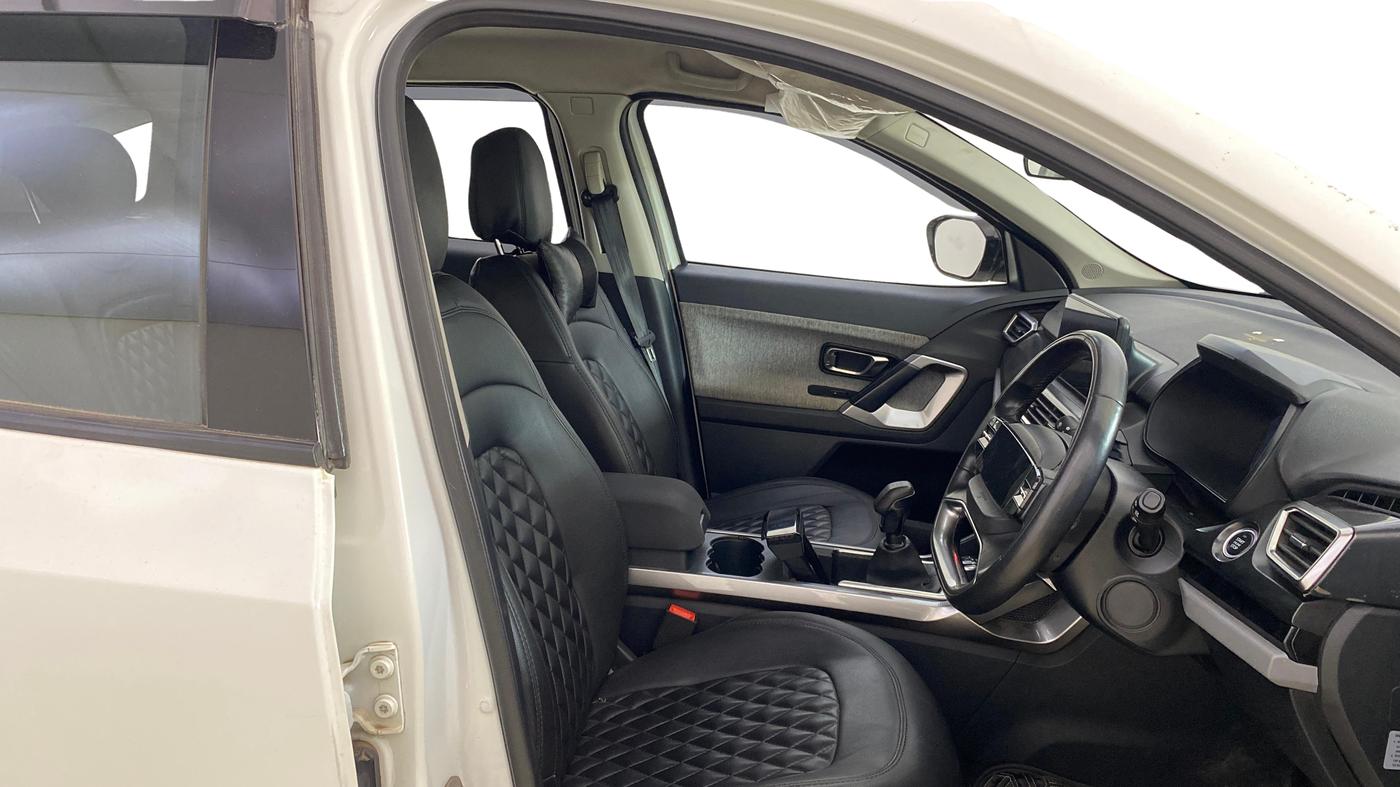 2024 Tata Harrier PURE PLUS, Diesel, Manual, 35,041 km, Right Side Front Door Cabin