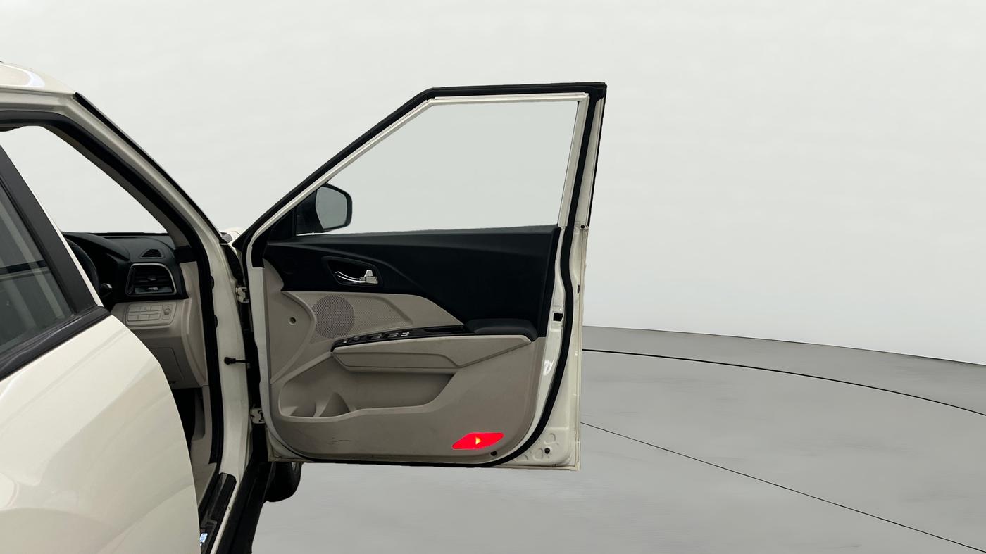 2019 Mahindra XUV300 W8 1.5 DIESEL AMT, Diesel, Automatic, 70,236 km, RHS Front Door