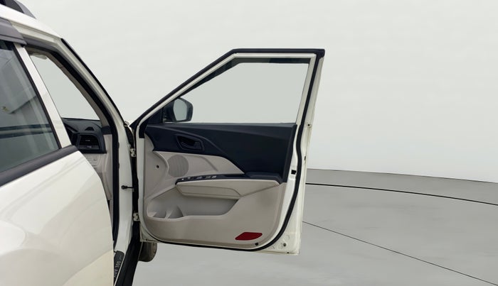 2023 Mahindra XUV300 W4 1.2 PETROL, Petrol, Manual, 14,651 km, RHS Front Door