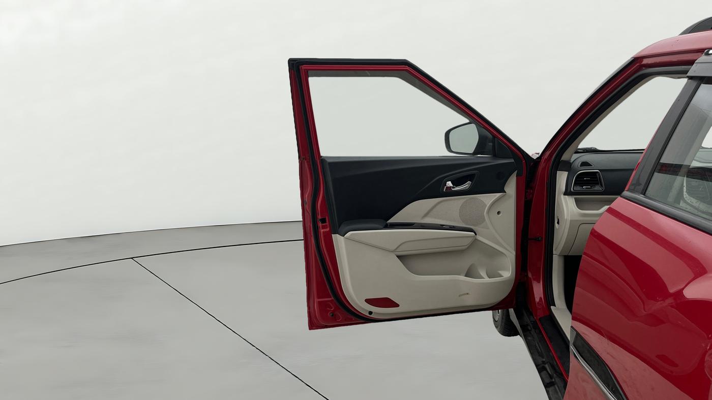 2023 Mahindra XUV300 W8 (O) 1.2 PETROL AMT, Petrol, Automatic, 9,410 km, LHS Front Door