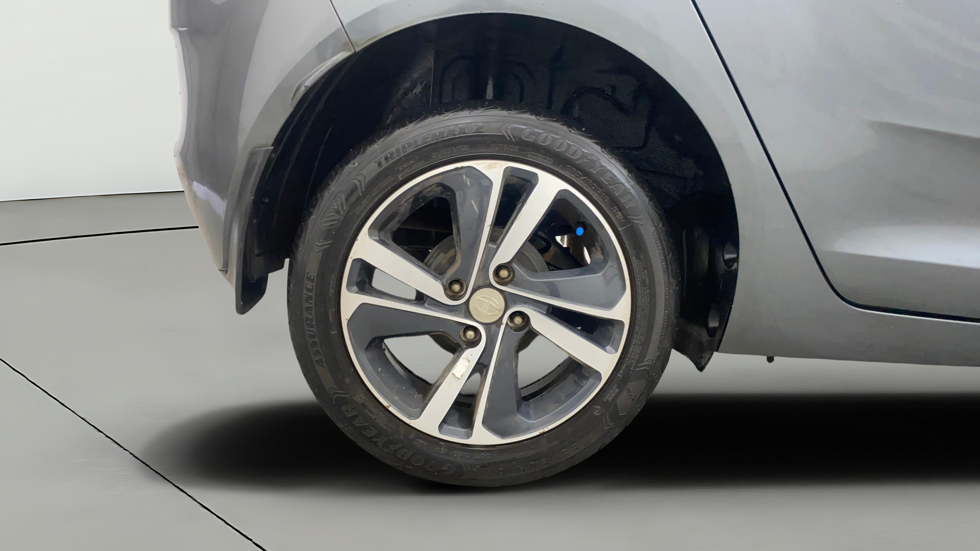 camera-Right-Rear-Wheel