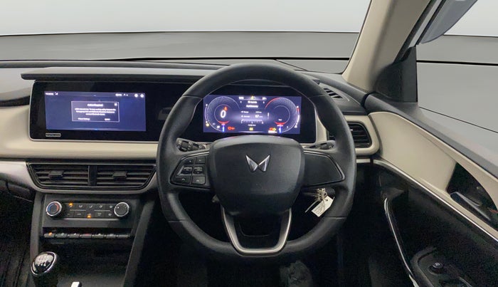 2022 Mahindra XUV700 AX 5 P MT 7 STR, Petrol, Manual, 59,885 km, Steering Wheel Close Up