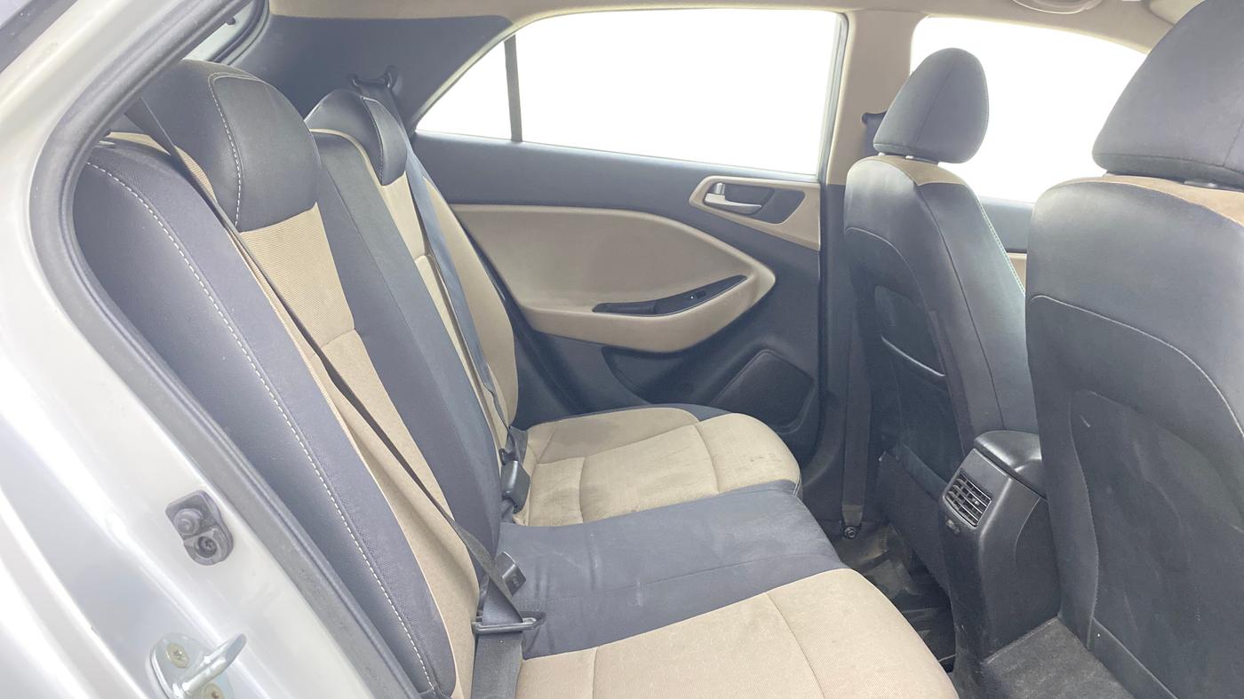 2015 Hyundai Elite i20 SPORTZ 1.2, Petrol, Manual, 50,740 km, Right Side Rear Door Cabin