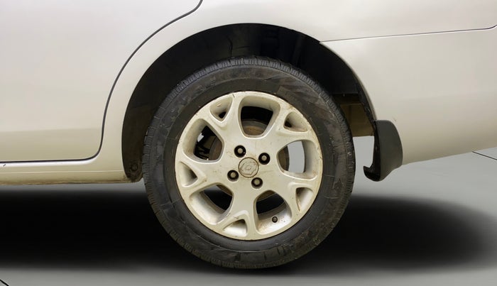 2014 Renault Scala RXL PETROL AT, Petrol, Automatic, 95,056 km, Left Rear Wheel