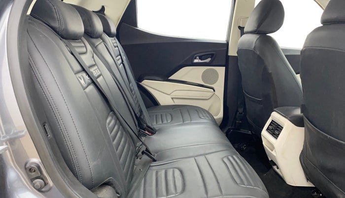 2024 Mahindra XUV 3XO AX5 1.2 L TCMPFi, Petrol, Manual, 27,203 km, Right Side Rear Door Cabin