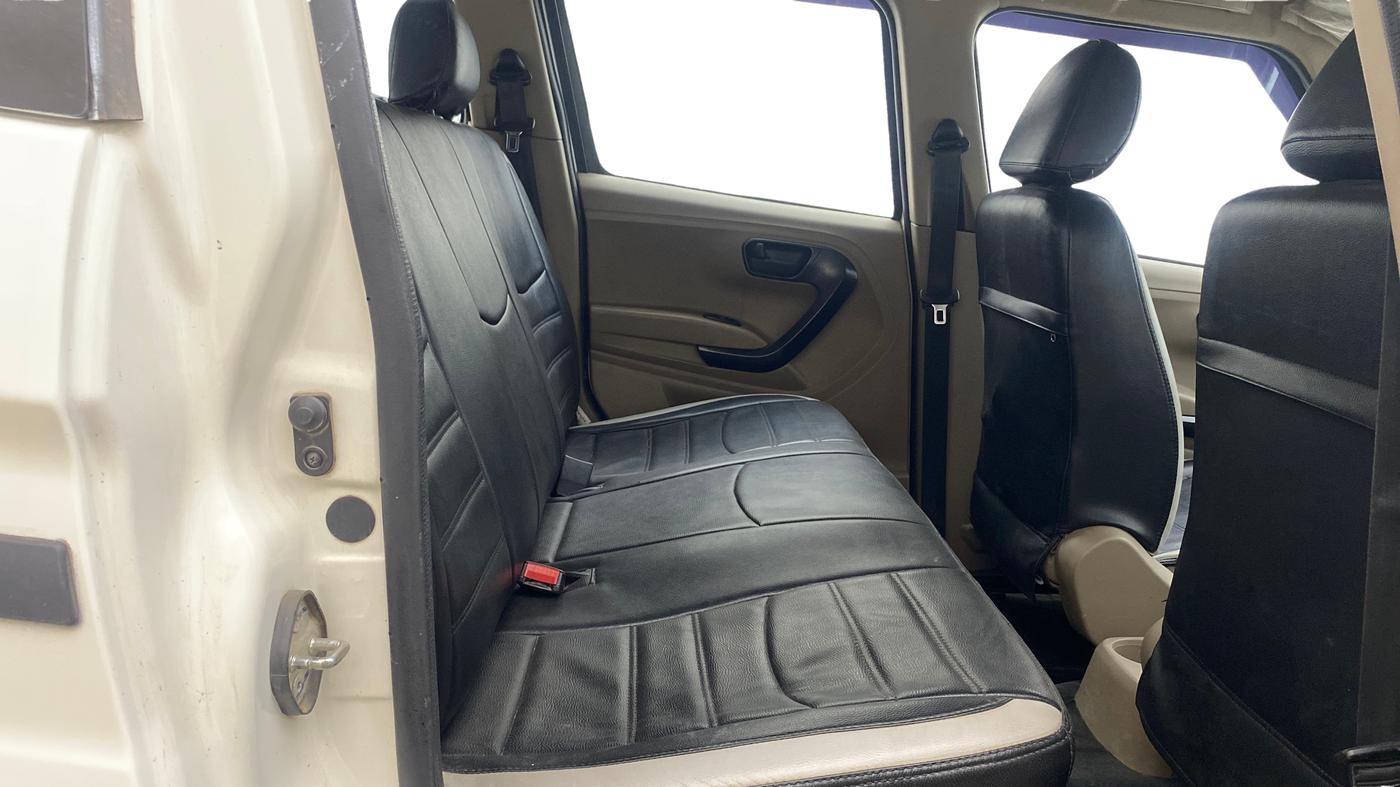 2023 Mahindra BOLERO NEO N 8, Diesel, Manual, 1,32,564 km, Right Side Rear Door Cabin