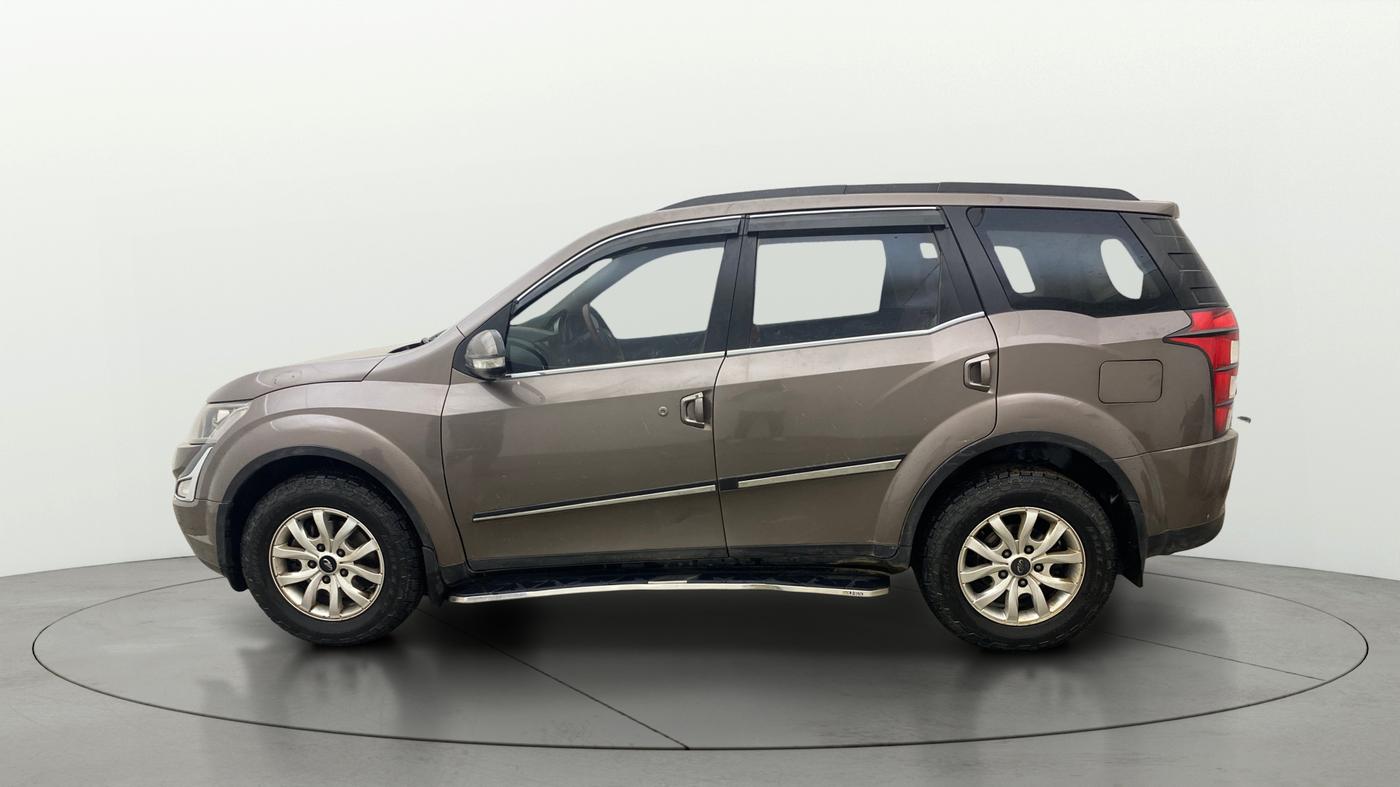 2017 Mahindra XUV500 W10 AT, Diesel, Automatic, 85,188 km, Left Side