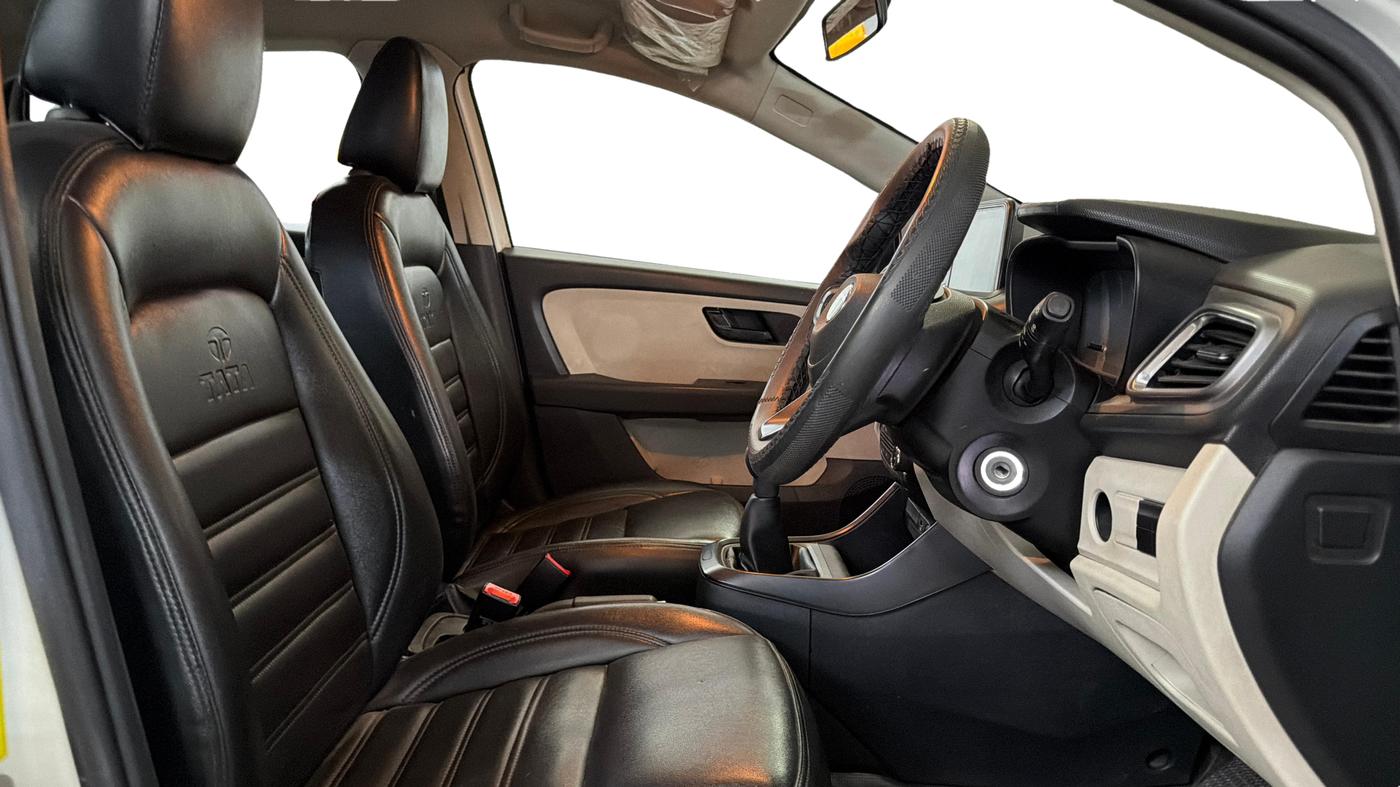 2024 Tata ALTROZ XM PLUS CNG, CNG, Manual, 61,558 km, Right Side Front Door Cabin