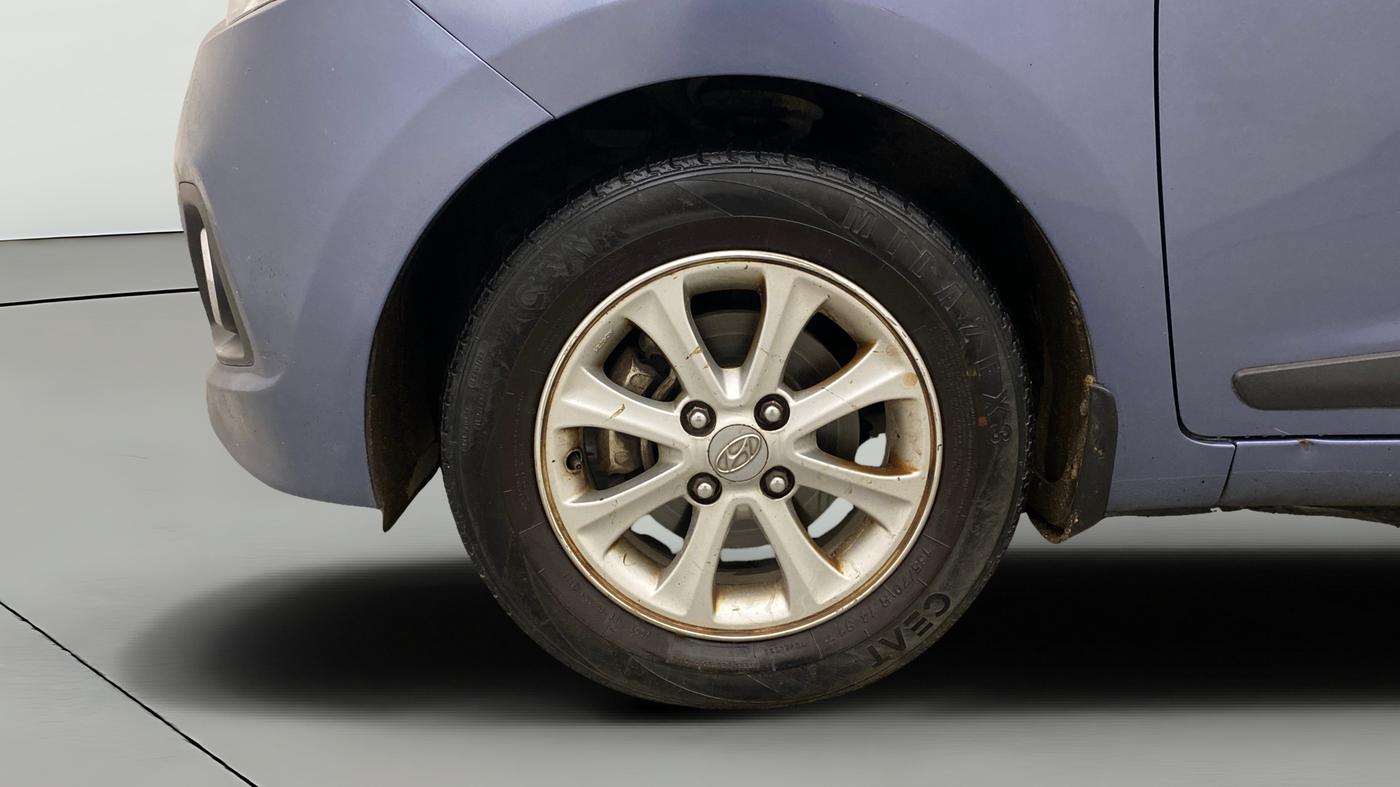 2015 Hyundai Grand i10 ASTA AT 1.2 KAPPA VTVT, Petrol, Automatic, 1,26,494 km, Left Front Wheel