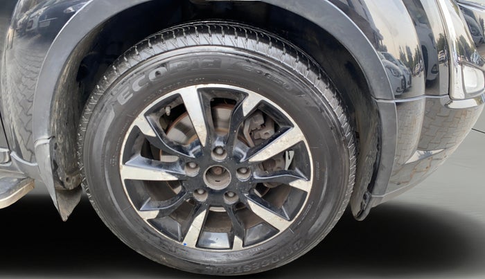 2021 Mahindra XUV500 W11 AT, Diesel, Automatic, 69,965 km, Right Front Wheel