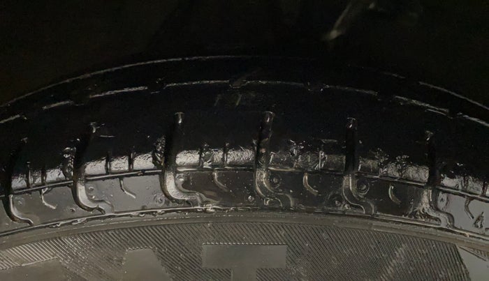 2015 Hyundai i10 MAGNA 1.1, Petrol, Manual, 67,081 km, Right Front Tyre Tread
