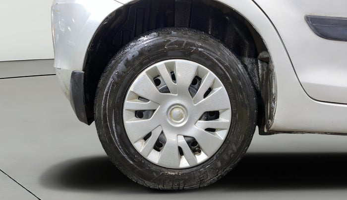 2013 Maruti Swift VXI, Petrol, Manual, 73,470 km, Right Rear Wheel