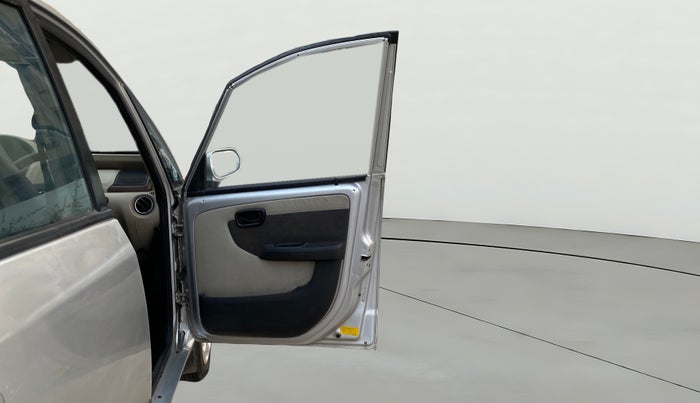 2016 Tata Nano TWIST XT, Petrol, Manual, 34,571 km, RHS Front Door