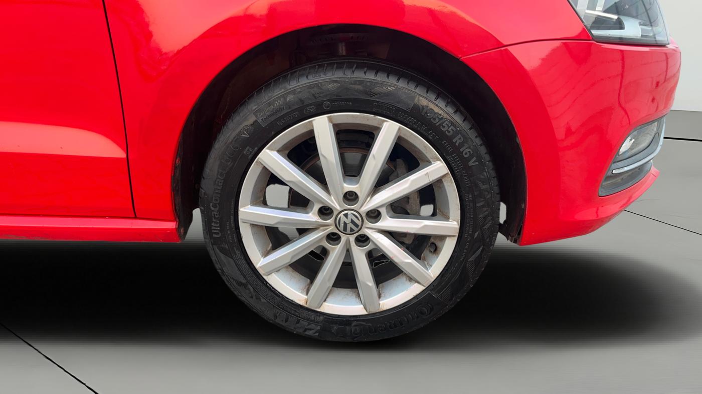 2018 Volkswagen Polo HIGHLINE PLUS 1.0 16 ALLOY, Petrol, Manual, 1,11,234 km, Right Front Wheel