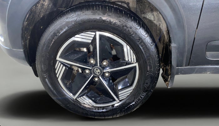 2024 Tata NEXON FEARLESS + SUNROOF DUAL TONE 1.2 PETROL, Petrol, Manual, 4,075 km, Left Front Wheel