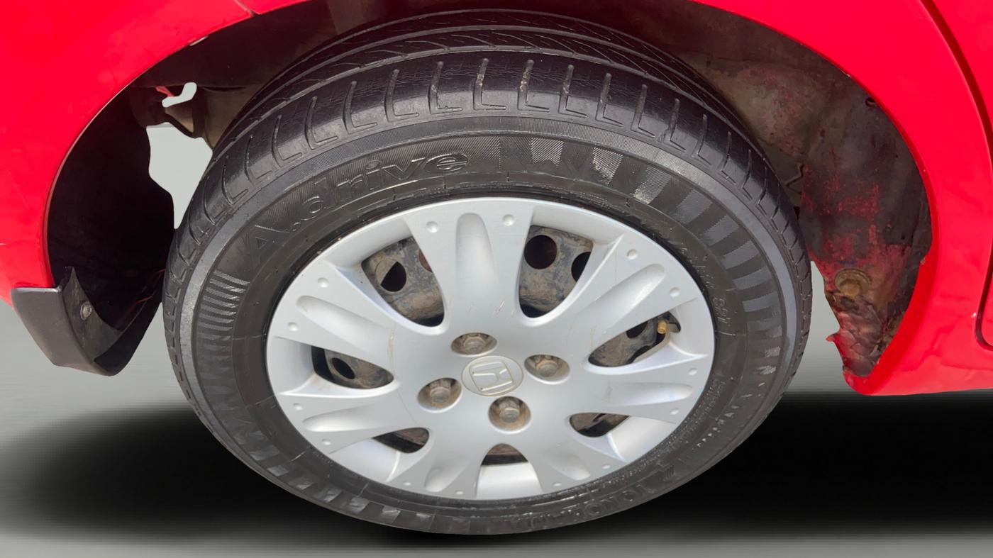2015 Honda Brio VX AT, Petrol, Automatic, 63,920 km, Right Rear Wheel