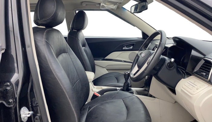 2022 Mahindra XUV300 W8 (O) 1.5 DIESEL, Diesel, Manual, 23,722 km, Right Side Front Door Cabin