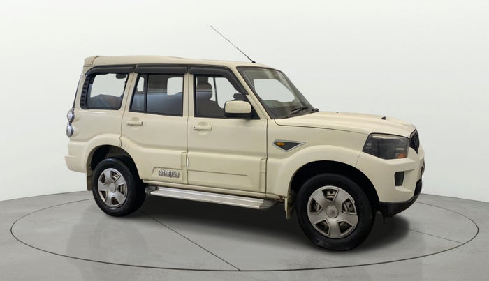 2017 Mahindra Scorpio S4 PLUS 1.99 INTELLI-HYBRID, Diesel, Manual, 61,856 km, Right Front Diagonal