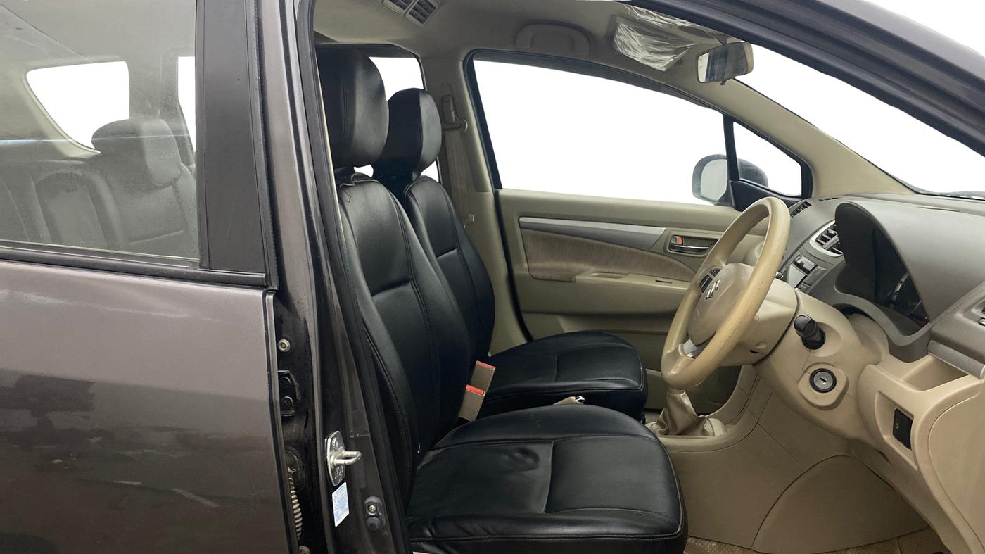2014 Maruti Ertiga ZXI, Petrol, Manual, 40,526 km, Right Side Front Door Cabin