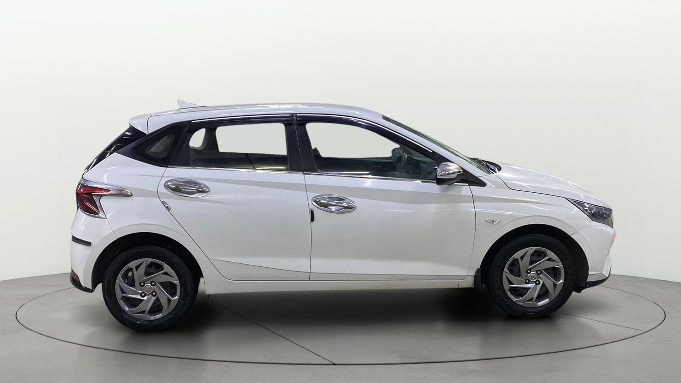 2020 Hyundai NEW I20 MAGNA 1.2 MT, Petrol, Manual, 66,567 km, Right Side View