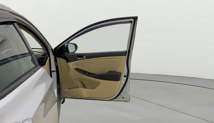 2016 Hyundai Verna 1.6 CRDI S, Diesel, Manual, 1,20,751 km, RHS Front Door