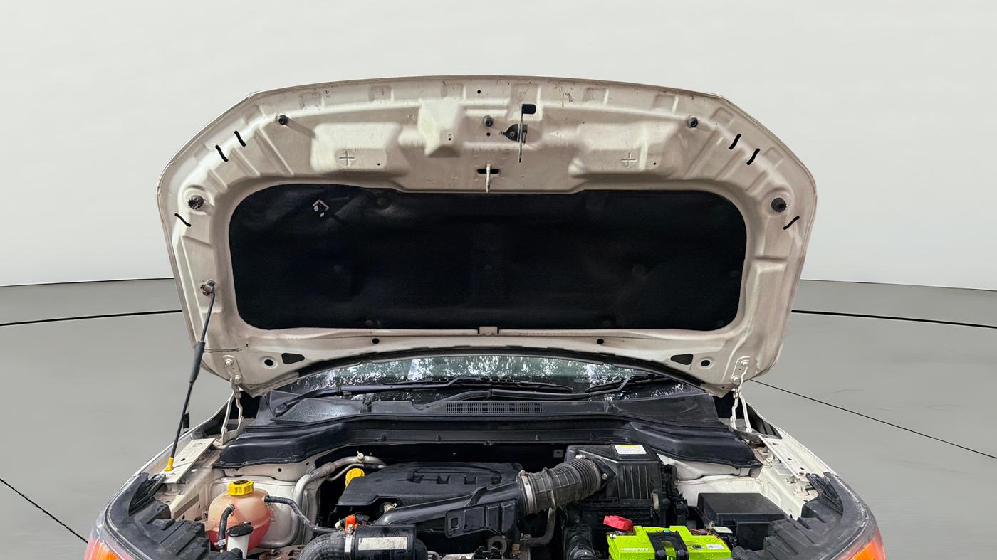 2022 Mahindra XUV300 W8 (O) 1.2 PETROL, Petrol, Manual, 28,505 km, Open Bonet