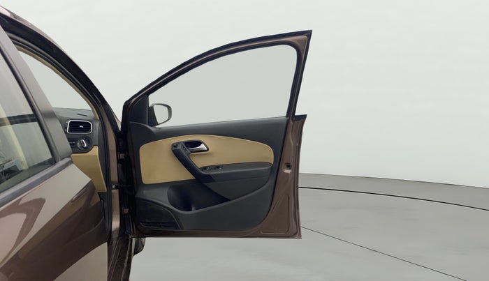 2016 Volkswagen Ameo HIGHLINE1.2L, Petrol, Manual, 66,761 km, RHS Front Door