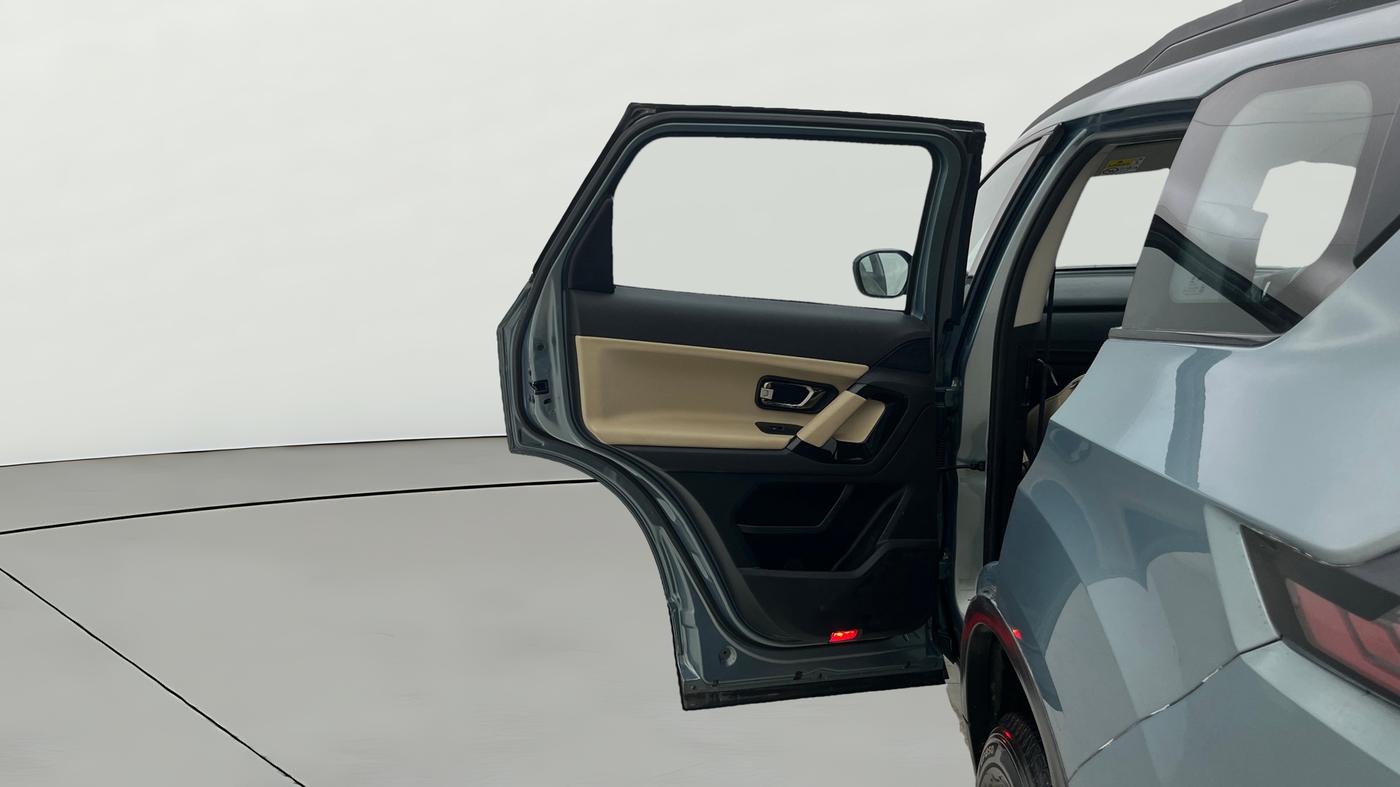 2022 Tata Safari XZA PLUS, Diesel, Automatic, 45,363 km, LHS Rear Door