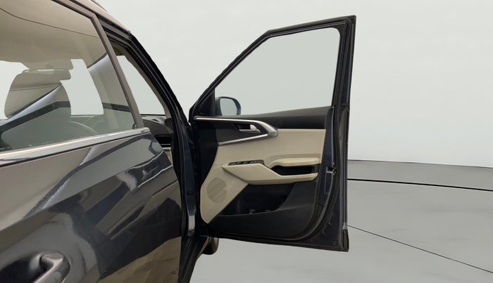 2022 KIA CARENS PRESTIGE 1.5 PETROL 7 STR, Petrol, Manual, 31,276 km, RHS Front Door