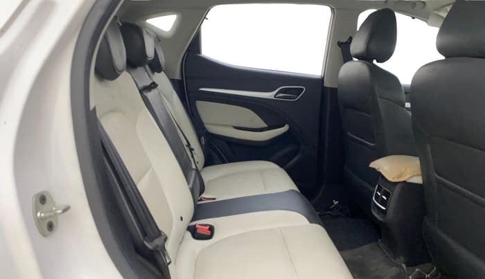2023 MG ASTOR SHARP 1.5 MT, Petrol, Manual, 42,510 km, Right Side Rear Door Cabin