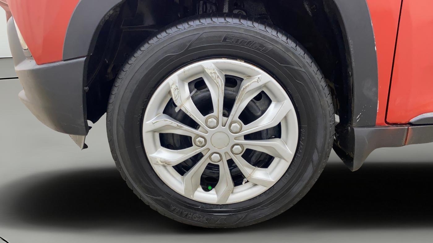 2016 Mahindra Kuv100 K6 PLUS D 5 STR, Diesel, Manual, 1,06,363 km, Left Front Wheel