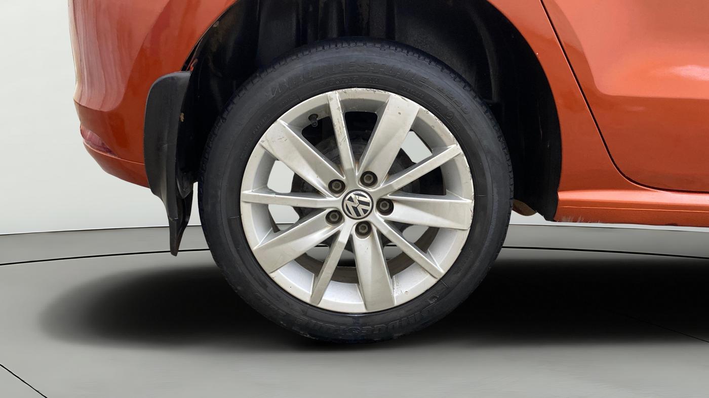 2015 Volkswagen Polo HIGHLINE1.2L, Petrol, Manual, 91,954 km, Right Rear Wheel