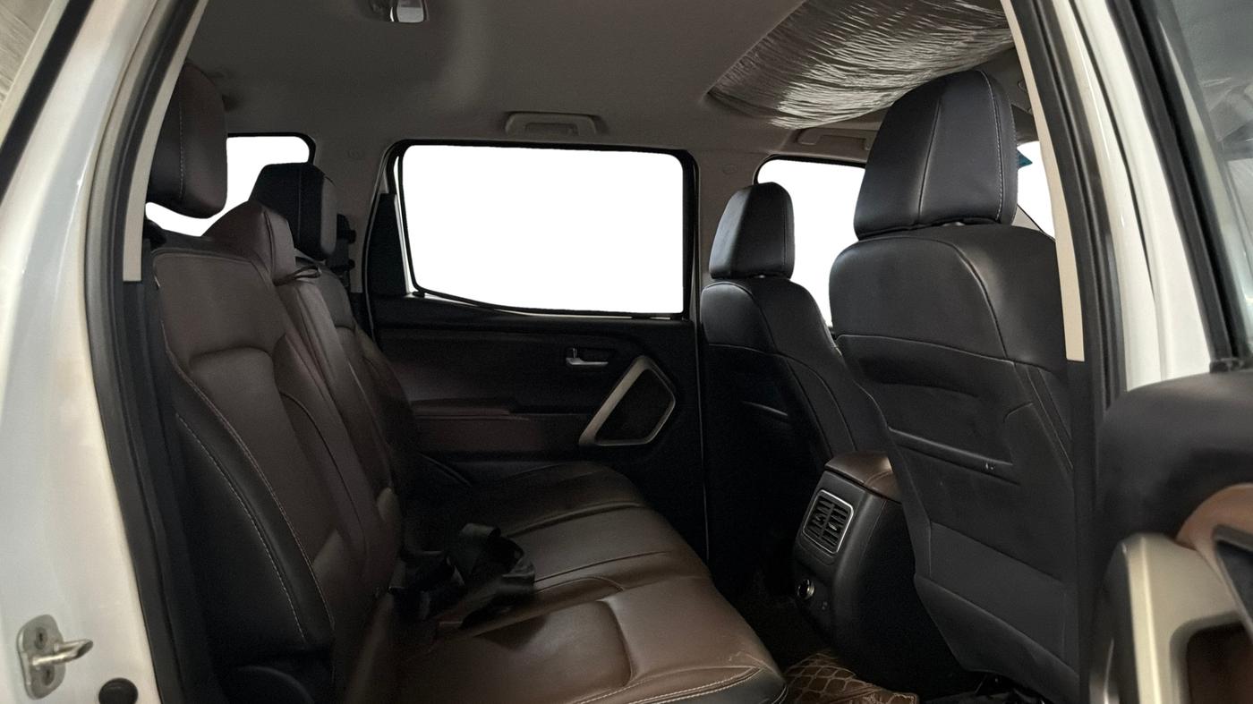 2023 Mahindra SCORPIO-N Z8 PETROL AT 7 STR, Petrol, Automatic, 21,523 km, Right Side Rear Door Cabin