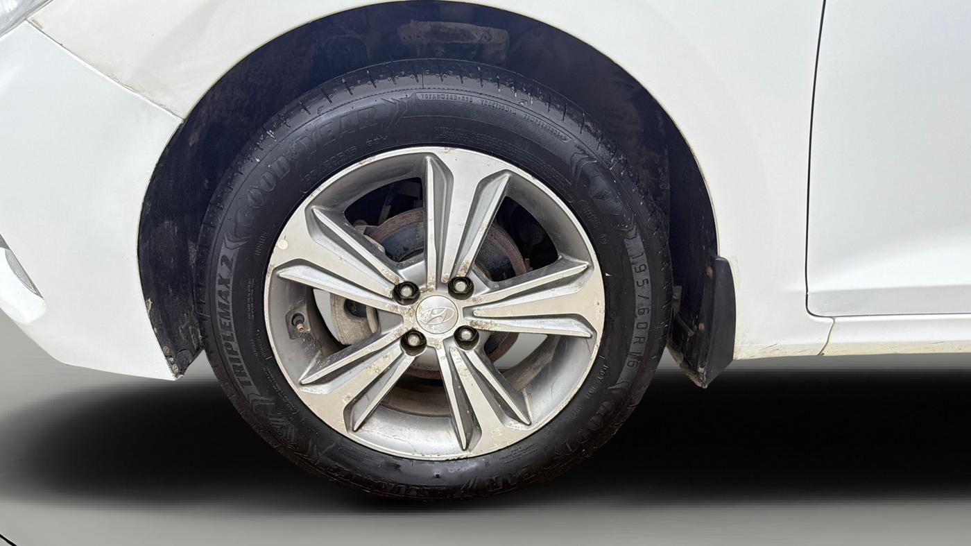 2019 Hyundai Verna 1.6 VTVT SX, Petrol, Manual, 30,096 km, Left Front Wheel