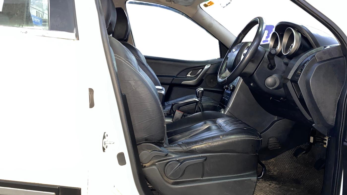 2019 Mahindra XUV500 W9, Diesel, Manual, 77,303 km, Right Side Front Door Cabin