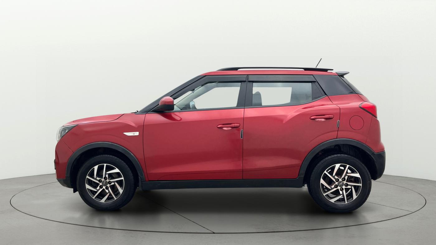 2022 Mahindra XUV300 W6 1.5 Diesel, Diesel, Manual, 72,136 km, Left Side