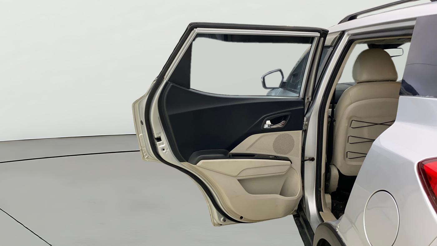 2020 Mahindra XUV300 W8 (O) 1.2 PETROL, Petrol, Manual, 1,03,639 km, LHS Rear Door