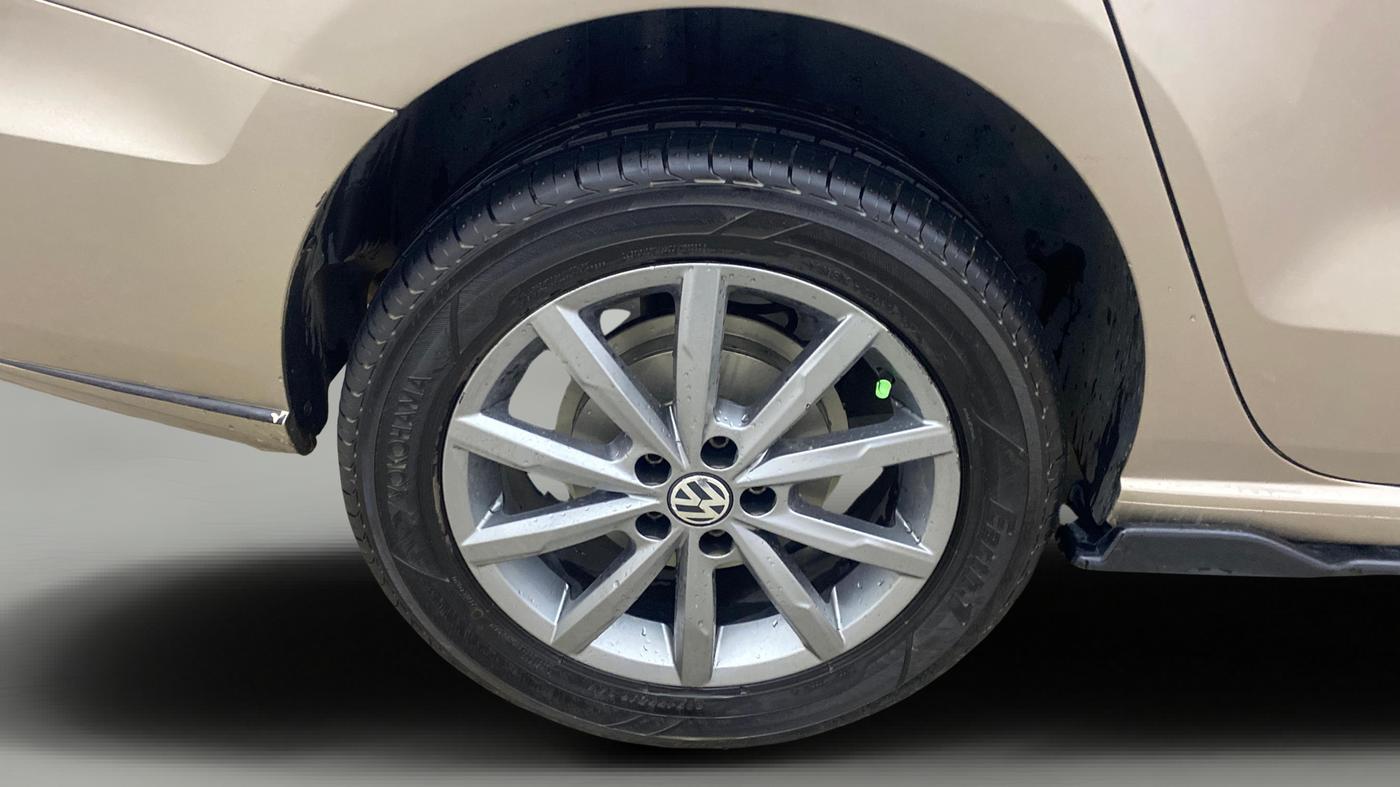 2016 Volkswagen Vento HIGHLINE PETROL AT, Petrol, Automatic, 59,101 km, Right Rear Wheel