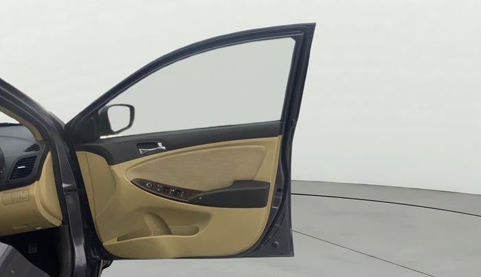 2014 Hyundai Verna FLUIDIC 1.6 CRDI SX, Diesel, Manual, 97,400 km, RHS Front Door