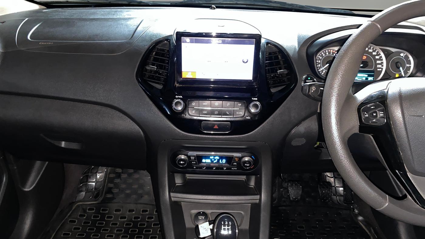 2019 Ford New Figo TITANIUM 1.2 PETROL MT, Petrol, Manual, 28,035 km, Air Conditioner